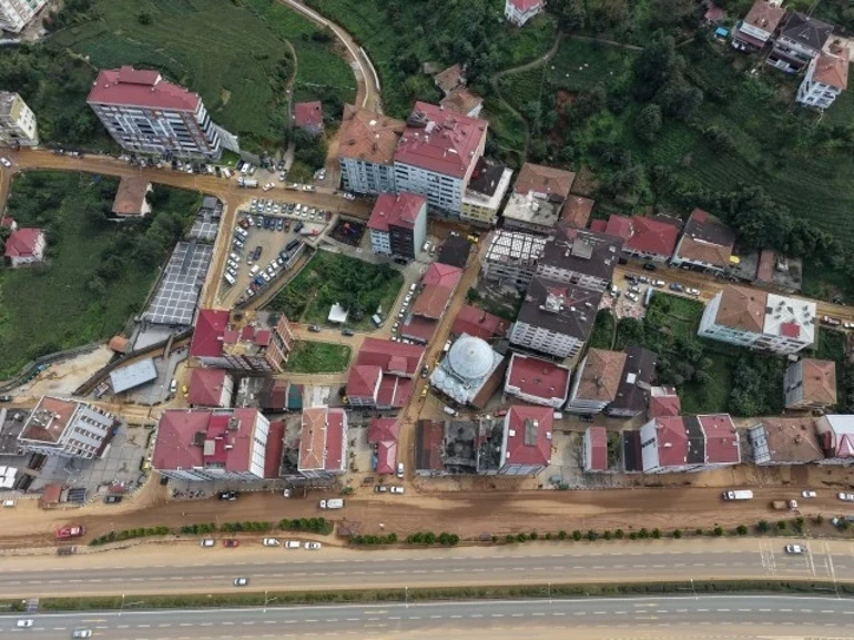 Rize’de şiddetli yağışların ardından sel ve heyelanın etkili olduğu bölgelerde yürütülen hasar tespit çalışmaları